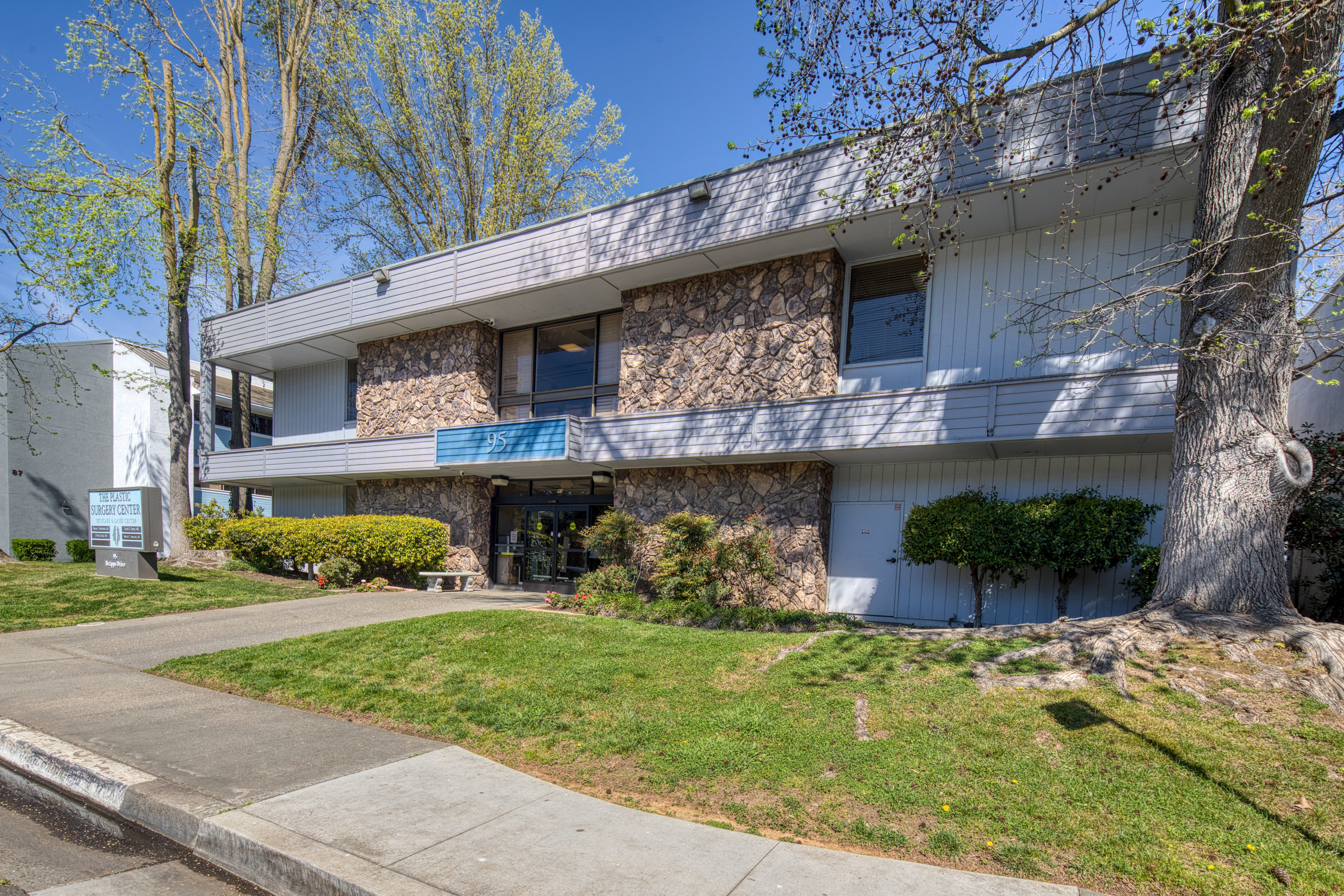 95 Scripps Drive — Exterior